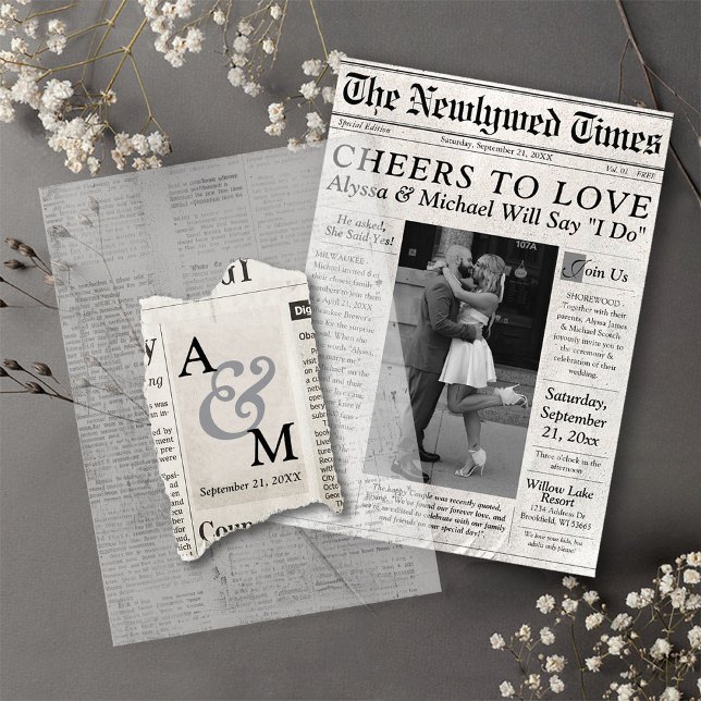 Einzigartige Zeitung Hochzeitmonographie Modernes  (Newlywed Times Unique black and white modern Newspaper Wedding Invitation monogram vellum overlay)