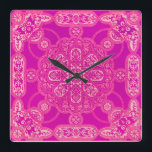 Einzigartiges, helles, rosa Lila Verziertes Muster Quadratische Wanduhr<br><div class="desc">Diese farbenfrohe Uhr wird Ihren Tag sicherlich aufheitern!</div>