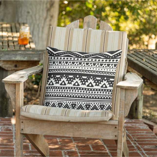 Einzigartiges Schwarzes Cream Ivory Zigzag Kunstvo Kissen (Stuhl )