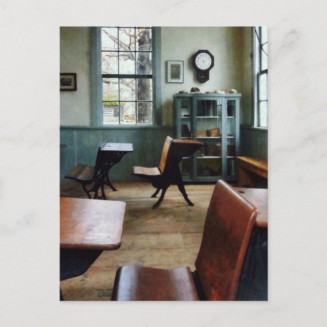 Einzimmerschulhaus mit Uhr Postkarte (Vorderseite)