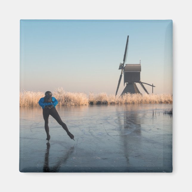 Eis-Skaten an Windmühle vorbei und an Netzmagneten Magnet (Vorne)