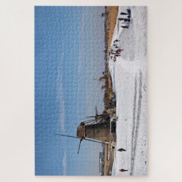 Eis-Skaten entlang den Windmühlen im Winter