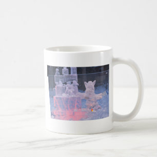 Eis-Skulptur-sportlicher Künstler, der arktische Kaffeetasse
