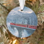 Eis und Schnee | Red Bernina Express Zug Schweiz Ornament<br><div class="desc">Dieses phantastische Getty Images Foto besticht durch den Roten Bernina-Express-Zug,  der im schneebedeckten Winterwald,  Tarasp,  Graubünden,  Engadin,  Schweiz,  auf einem Viadukt unterwegs ist.</div>