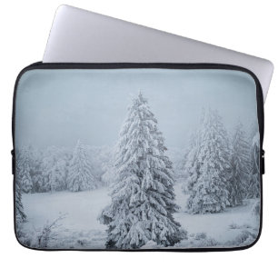 Eis und Schnee   Wald, Schweizer Alpen Laptopschutzhülle
