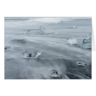 Eis und Wasser an einem Strand, Island