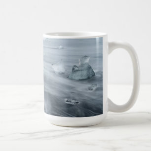 Eis und Wasser an einem Strand, Island Kaffeetasse