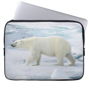 Eisbär beim Gehen, Norwegen Laptopschutzhülle
