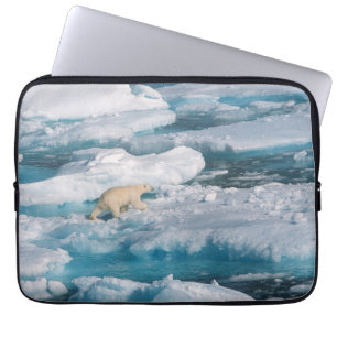Eisbär, der auf das Meer geht Laptopschutzhülle