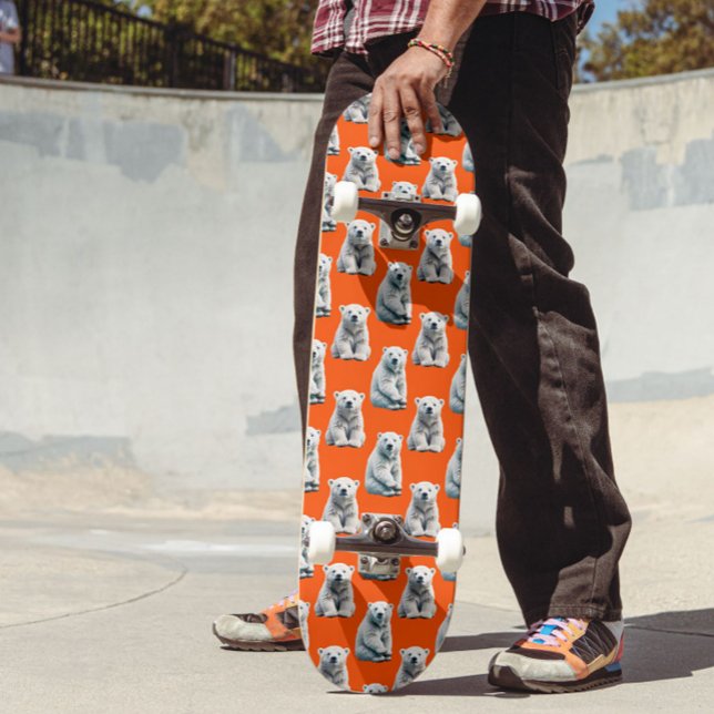 Eisbär-Musterdesign auf Orange Skateboard (Von Creator hochgeladen)