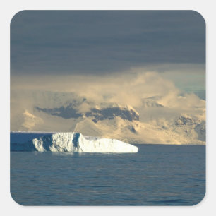 Eisberg zu Beginn der Drake-Passage Quadratischer Aufkleber