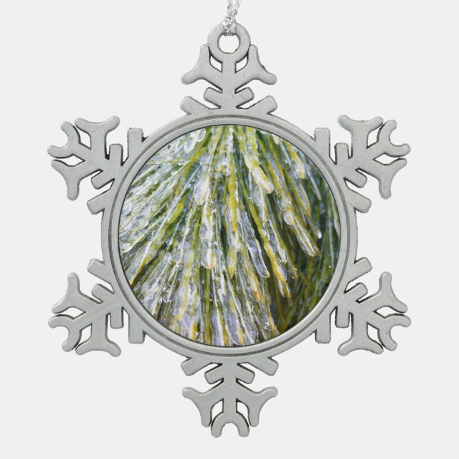 Eisbeschichtete Kiefernneedles Winter Botanisch Schneeflocken Zinn-Ornament (Vorderseite)