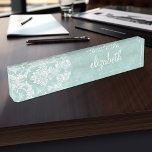 Eisblau Vintager Damast Muster mit grungy Finish Namensplakette<br><div class="desc">Ein Vintages Muster mit einer Tafel und Spitzen-Design. Schau genau auf die Blume und Blätter. Ein trendiges Design mit Juwelenfarben und Eleganz. Elemente können leichter angepasst werden, wenn Sie zuerst alle Foto und Texte ersetzen. Wenn Ihre Kunst noch angepasst werden muss, klicken Sie auf die Schaltfläche Diese anpassen. Das bringt...</div>