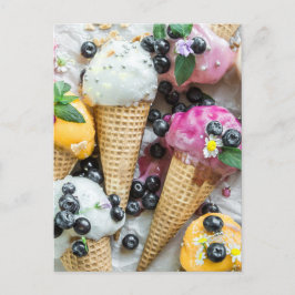 Eiscreme mit Blaubeeren und Blume Postkarte