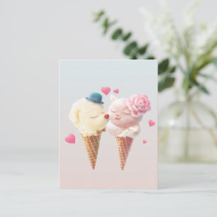Eiscreme-Paar - Liebe bei First Lick Ankündigungspostkarte