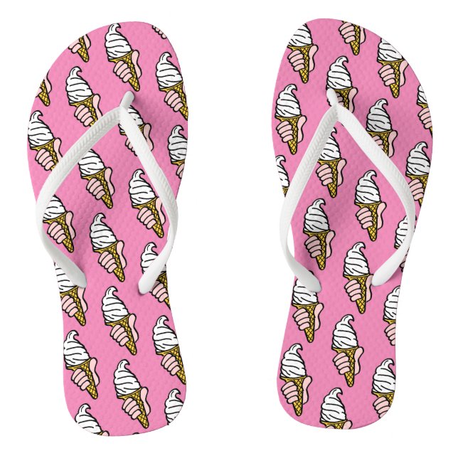 Eiscremes auf einem Paar Flip Flops (Fußbett)