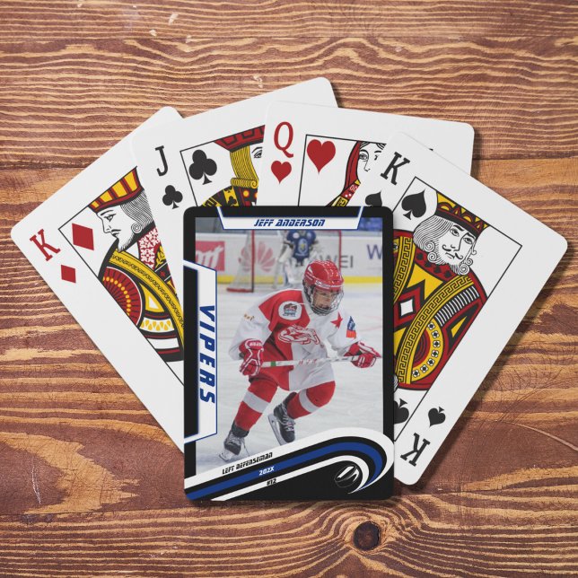 Eishockey-Spieler behalten die lebendige Blue Cust Spielkarten (Capture ice hockey memories with dynamic blue playing cards. Perfect souvenir or gift idea!)