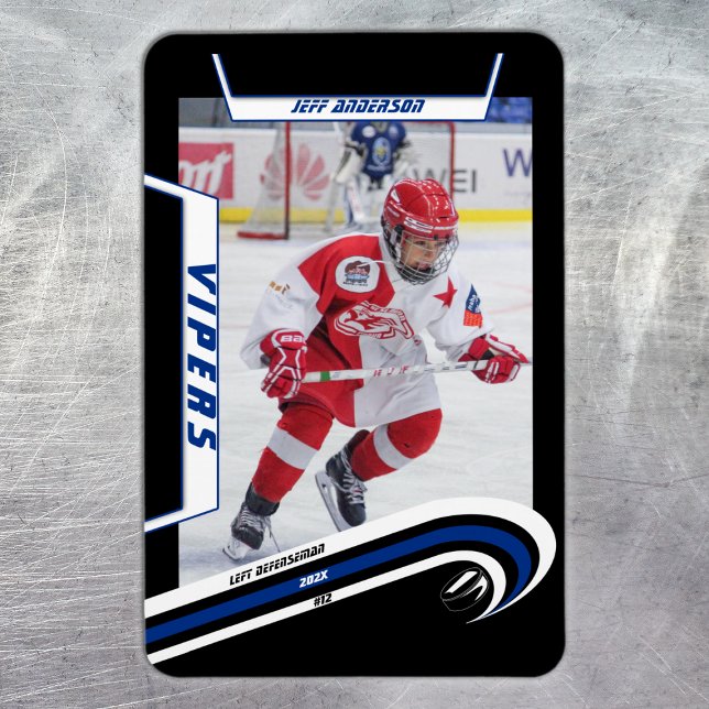 Eishockey-Spieler behalten sein Leben auf dem blau Magnet (Ice Hockey: Custom blue jersey magnet featuring player image, logo, and number.)