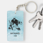 Eishockey-Torhüter-Monogramm Schlüsselanhänger<br><div class="desc">Mit diesem personalisierten Eishockey-Player-Schlüsselanhänger - das ultimative Zubehör für Ihren Spieler! Sind Sie ein Eishockey-Liebhaber auf der Suche nach einem personalisierten Accessoire,  das den Namen und die Nummer Ihres Spielers feiert?  Dieser doppelseitige personalisierte Schlüsselanhänger mit einem Eishockeyspieler-Design ist das perfekte Zubehör.</div>