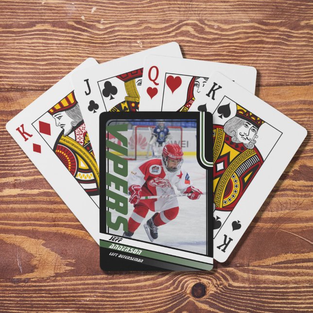 Eishockeyspieler behalten die Dynamik des Green Spielkarten (Keep ice hockey memories alive with sleek green and black playing cards. Great souvenir!)