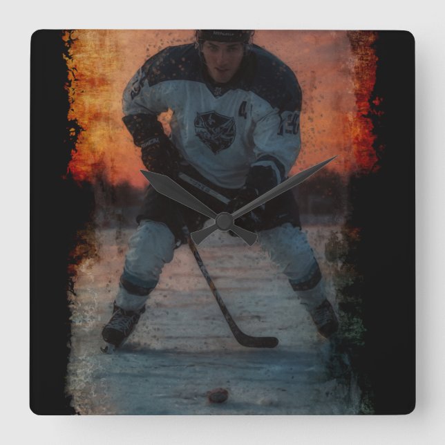 Eishockeyspieler bei Sunset Quadratische Wanduhr (Vorderseite)