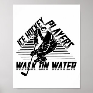 Eishockeyspieler laufen auf Wasser Lustiges Hockey Poster