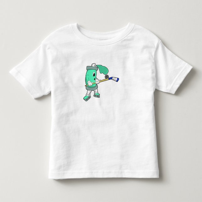 Eisspray bei Eishockey mit Eishockeystick Kleinkind T-shirt (Vorderseite)