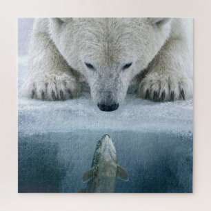 Eisstandoff zwischen Eisbär und Fisch 