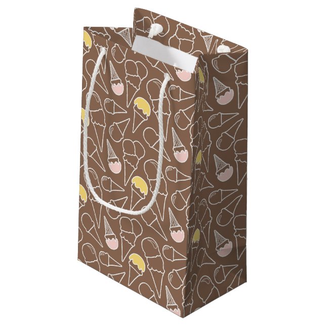 Eistüte-Muster auf Brown Kleine Geschenktüte (Rückseite Schrägansicht)