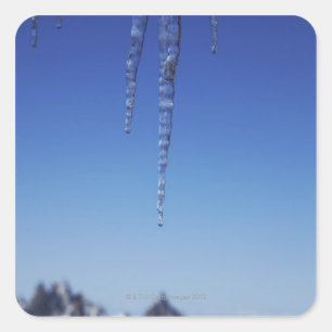 Eiszapfen und schneebedeckte Berge Quadratischer Aufkleber