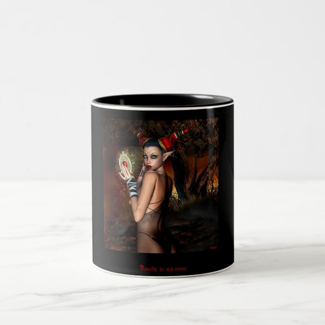 Eitelkeit ist mein Name Zweifarbige Tasse (Mittel)