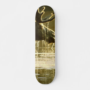Elch, der seinen Kopf ins Wasser taucht Skateboard