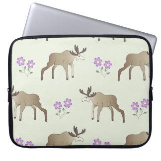 Elch mit Blume Laptopschutzhülle
