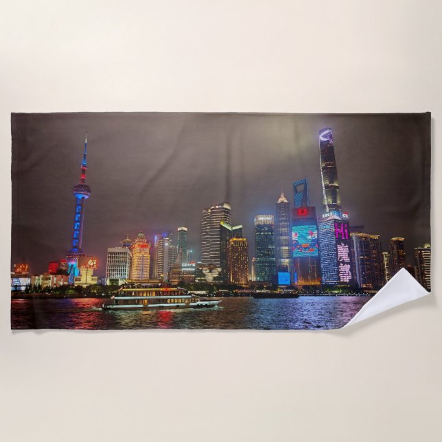 Electric Dreams - Futuristic Shanghai Skyline, A C Strandtuch (Vorderseite)