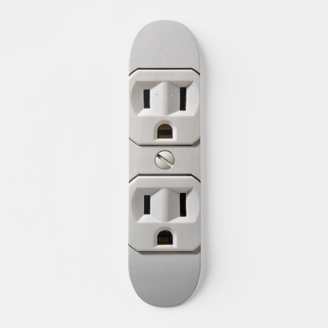 Electrical Outlet Plug in Skateboard (Vorne)