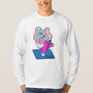 Elefant bei Yoga Stretching Übungen in Stehend T-Shirt
