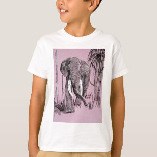 Elefant, der durch die waldreiche Savanne in Rosa  T-Shirt
