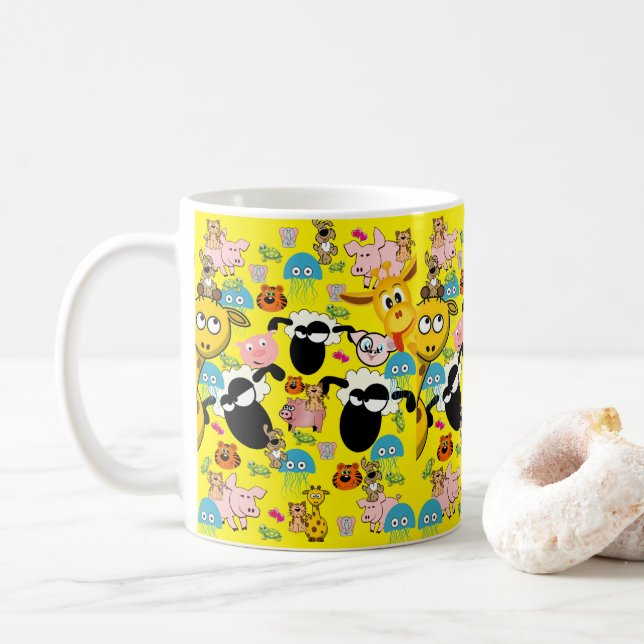 Elefant, Giraffe, Schweine, Hunde Gelbe Tasse (Mit Donut)