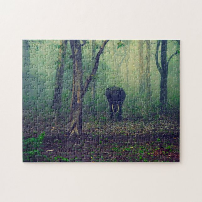 Elefant im Wald. (Horizontal)