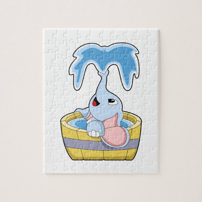 Elefant mit Badewanne voller Wasser (Vertikal)