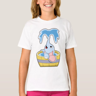 Elefant mit Badewanne voller Wasser T-Shirt
