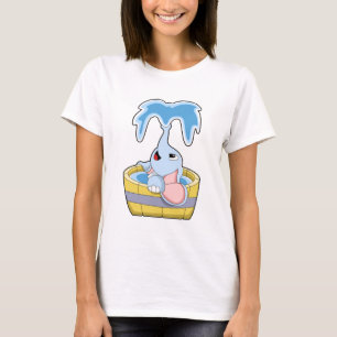Elefant mit Badewanne voller Wasser T-Shirt