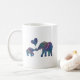 Elefant umarmt Regenbogen-Mama und Baby mit Herzen Kaffeetasse (Mit Donut)