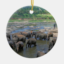 Elefanten, die im Fluss Sri Lanka baden Keramik Ornament