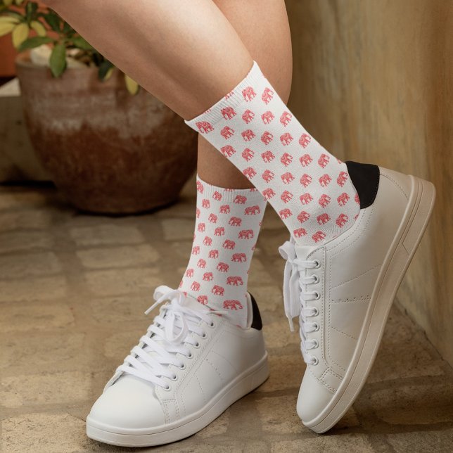 Elefanten in rot gekleidet (auf weiß) socken (Von Creator hochgeladen)