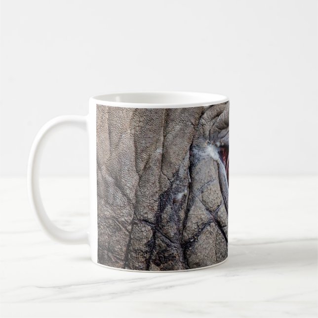 Elefantenauge nah kaffeetasse (Links)
