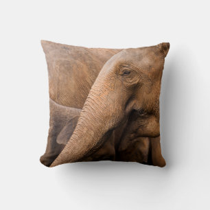 Elefantenfamilie: Majestic Wildlife Kissen
