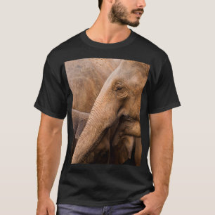 Elefantenfamilie: Majestic Wildlife T-Shirt