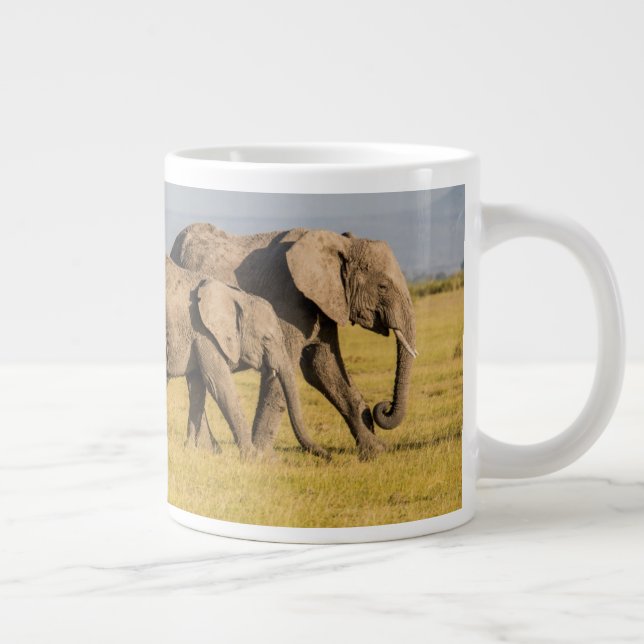 Elefantenfamilienwandern Jumbo-Tasse (Rechts)