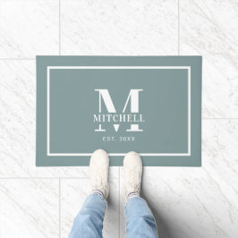 Elegan Mit Monogramm Sage Green Custom Familiennam Fußmatte